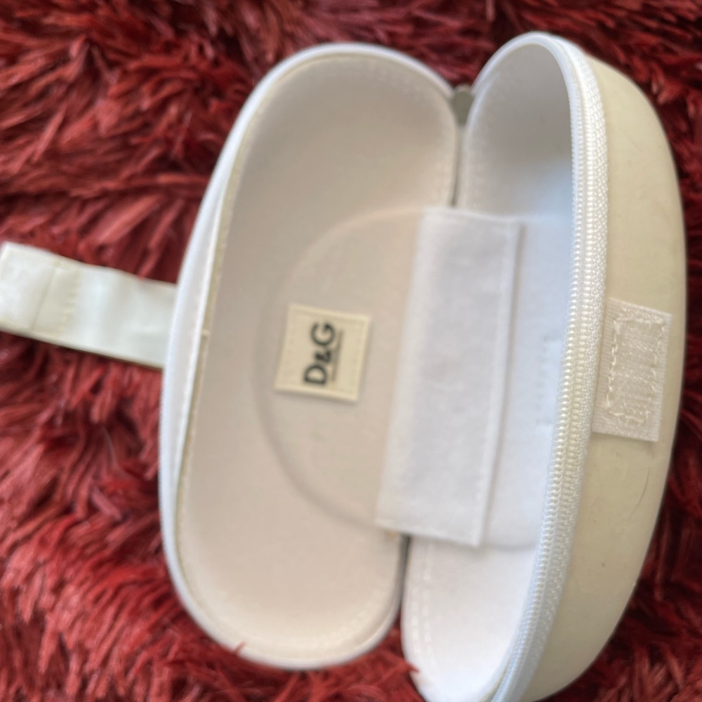 D&G sunglasses. Authentic. In original case. - Picture 9 of 16